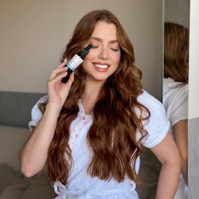 Pele boa começa com umas gotinhas mágicas 💧😉Tô usando e amando o sérum facial da @baucos.br !